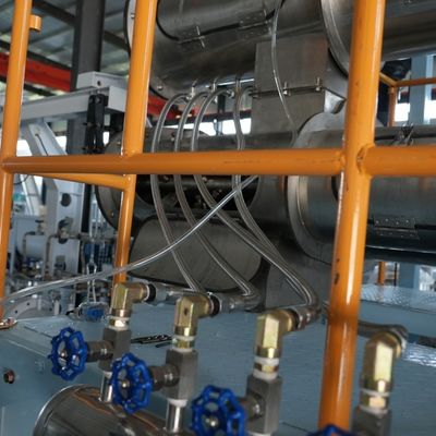 خط إنتاج أعلاف الأسماك العائمة 22 * ​​2 * 4 م 0.5 إلى 6 طن / ساعة