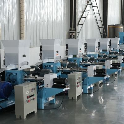 مطاحن آلة تغذية الأسماك بيليه على نطاق واسع من 3 إلى 12 مم 0.4kw طاقة التغذية