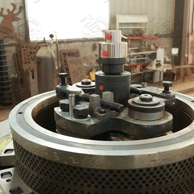 MIKIM 2.5mm Die Chip Wood Pellets Machine Small Scale 900kg / H