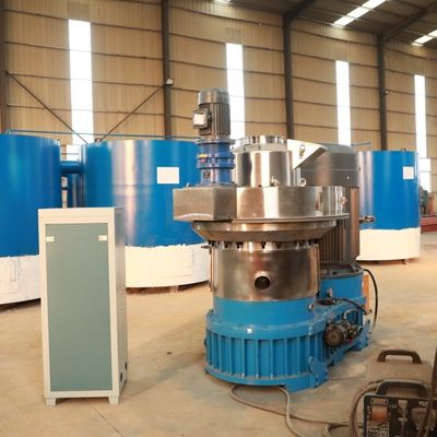1 إلى 10 T / H 1.1kw Ring Die Wood Pellets Machine Production Line SKF Bearings