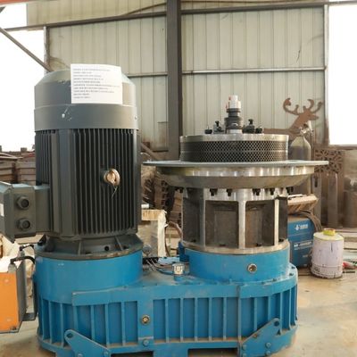 تغذية مطاحن الحبيبات الخشبية الصغيرة الاستخدام المنزلي 600 كجم / ساعة 400 كجم / ساعة صديقة للبيئة