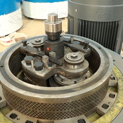 آلة الكريات الخشبية للكتلة الحيوية ISO 22KW 400 كجم / ساعة