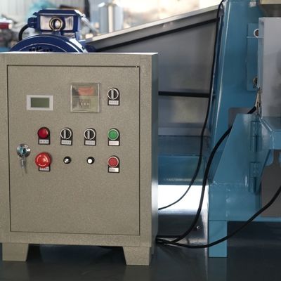 معدات إنتاج كريات أعلاف الأسماك TSE85 الغبار 1 إلى 5 طن سعة كبيرة