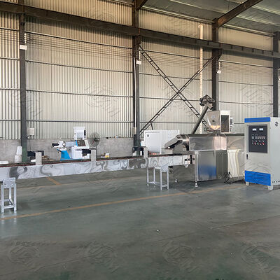 طارد لولبي مزدوج بسعة 100-1000 كجم/ساعة لخط إنتاج علف الحيوانات الأليفة من الفولاذ المقاوم للصدأ بدرجة غذائية ونظام تحكم آلي بالكامل