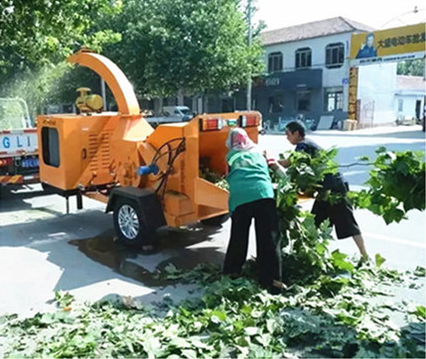 آلة تقطيع الخشب تعمل بالديزل تعمل بالديزل 82HP 5ton / H 3